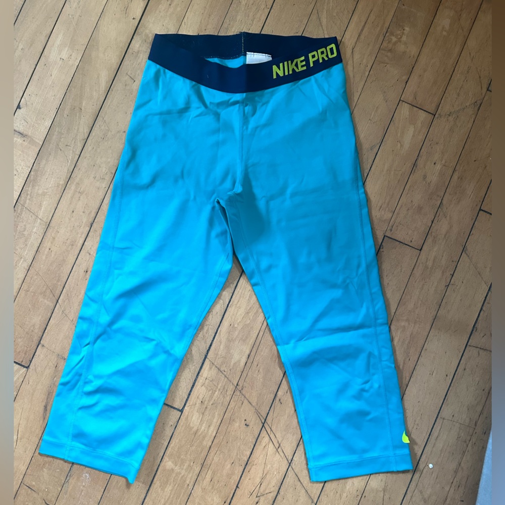 Nike pro workout capris